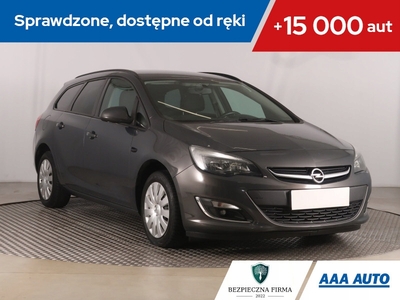 Opel Astra J Sports Tourer Facelifting 1.7 CDTI ECOTEC 110KM 2013