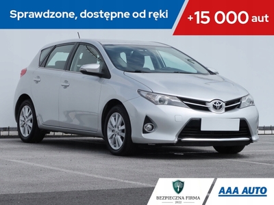 Toyota Auris II Hatchback 5d Valvematic 130 132KM 2014