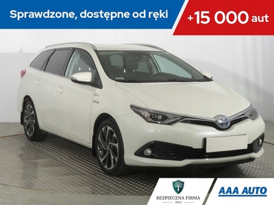 Toyota Auris II Touring Sports Facelifting 1.8 Hybrid 136KM 2016