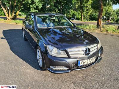 Mercedes C-klasa 1.8 benzyna 184 KM 2011r. (kraków)