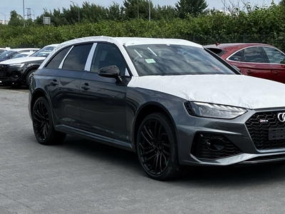 Audi A4 B9 RS4 Avant Facelifting 2.9 TFSI 450KM 2024