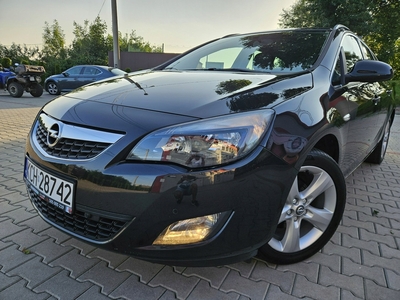 Opel Astra J Sports Tourer 1.4 Turbo ECOTEC 140KM 2011