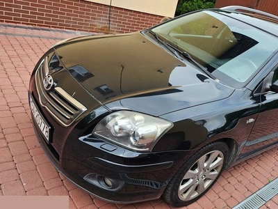 Toyota Avensis II Kombi 2.2 D-4D 177KM 2007