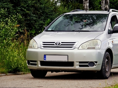 Toyota Avensis Verso 2.0 D-4D 116KM 2003