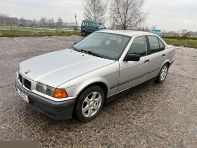 BMW Seria 3 E36 Sedan 318 i 113KM 1993