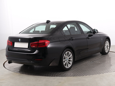 BMW 3 2017 318 i 73231km Sedan