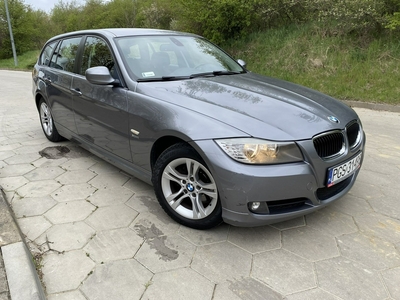 BMW SERIA 3 IV (E90/E91/E92/E93) BMW SERIA 3 BMW 320D Zarejestrowany xDrive Navi Klimatronic Mały przebieg