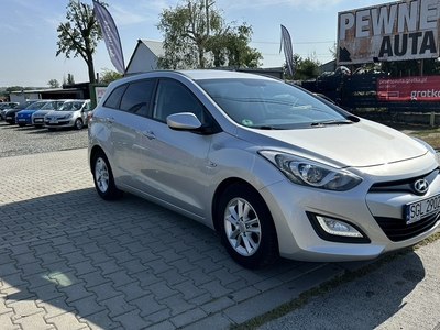 Hyundai i30 II 1,6 MPI/ Ledy/ Czujniki parkowania/6 Biegów/ Tempomat/ Bezwypadkowy