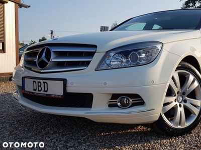 Mercedes-Benz Klasa C 180 T CGI Automatik BlueEFFICIENCY Avantgarde