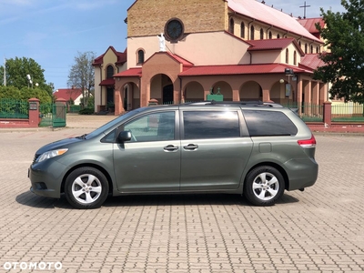 Toyota Sienna 3.5 LE AWD