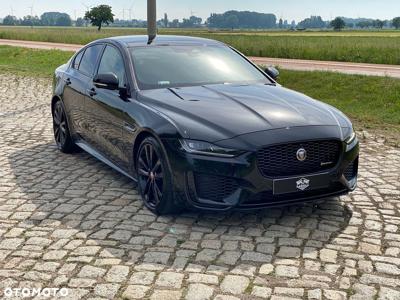 Jaguar XE 2.0 P250 R-Dynamic Black