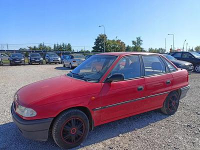 Opel Astra F Sedan 1.4 Si 82KM 1997