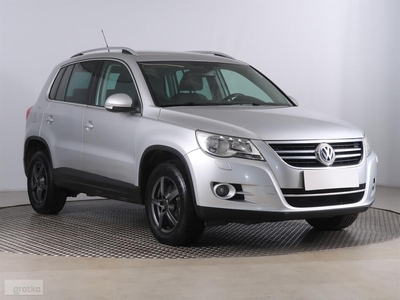 Volkswagen Tiguan , Skóra, Navi, Klimatronic, Tempomat, Podgrzewane siedzienia,