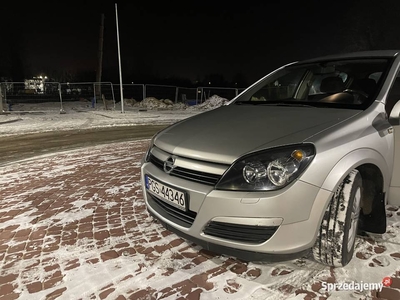 Opel Astra H 1.6ben/gaz, hak, bardzo niski przebieg