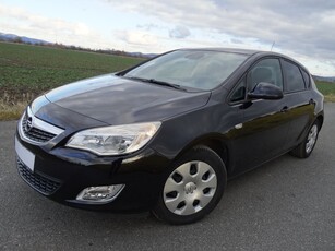 Opel Astra J 1.4 TURBO 140 KM / bogate wyposażenie / mały przebieg