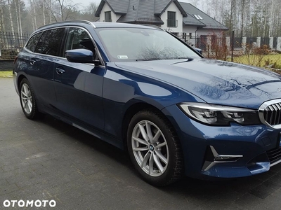 BMW Seria 3 320d xDrive MHEV Luxury Line