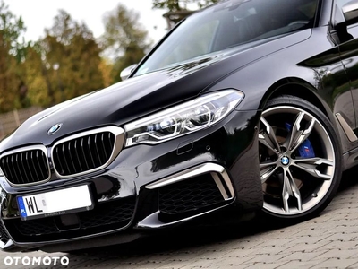 BMW Seria 5 M550i xDrive sport