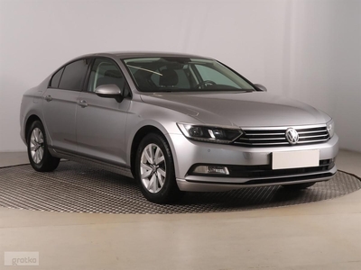 Volkswagen Passat B8 , Salon Polska, Serwis ASO, VAT 23%, Navi, Klimatronic,