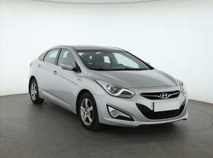 Hyundai i40 , Klima, Tempomat, Parktronic, Podgrzewane siedzienia