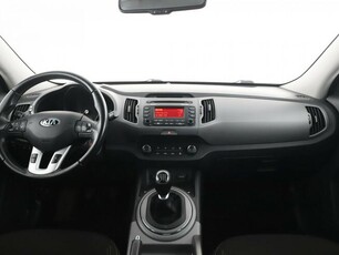 Kia Sportage czuniki parkowania, klimatyzacja, multifunkcja, bluetooth