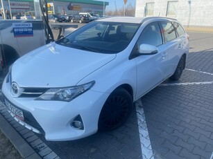 Toyota Auris II 1.4 diesel, kombi 2014 r.