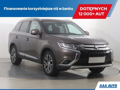 Mitsubishi Outlander III SUV Facelifting 2015 2.0 MIVEC 150KM 2016