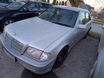 Sprzedam klasyka Mercedes C-klasa 2.2 Diesel