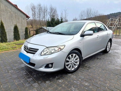 Toyota Corolla X Sedan 1.6 i 16V VVT-i 124KM 2009