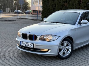 BMW Seria 1 116i 122KM rok 2009 Klimatronik Alu Mały przebieg