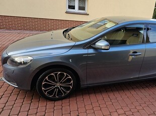 VOLVO V40 1,6 T3 BENZYNA 150KM FACE