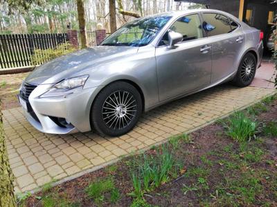 Lexus is 300h hybryda w bardzo dobrym stanie