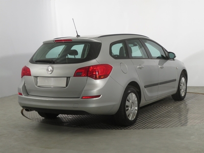 Opel Astra J Sports Tourer 1.4 Turbo ECOTEC 120KM 2011