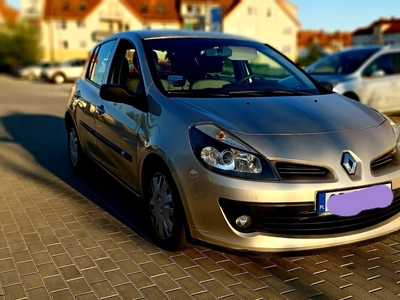 Renault Clio III w kolorze szampana