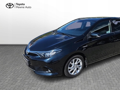 Toyota Auris II Hatchback 5d Facelifting 1.8 Hybrid 136KM 2015