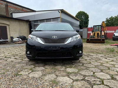 Toyota Sienna III 3.5 V6 266KM 2012