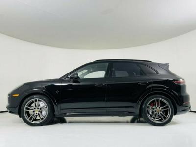 Porsche Cayenne Turbo 4.0L V8 541KM