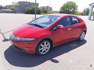 Honda Civic VIII 5 drzwi czerwona