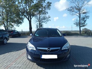 Opel Astra J 2011