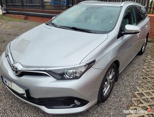 Toyota Auris Kombi 1.6 diesel
czujniki kamera garażowany doposażony