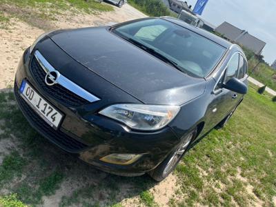 Używane Opel Astra - 11 999 PLN, 266 655 km, 2012