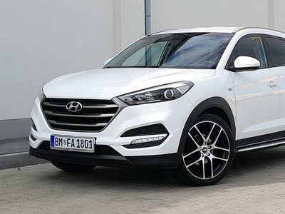 Hyundai Tucson * 1.6 Benzyna * Nawigacja * LED * Kamera * Bezwypadkowy