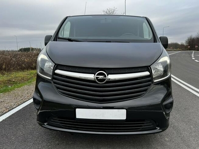 Opel Vivaro Pełna full serwis 9 osobowy long mod 2019