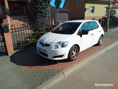 Sprzedam Toyotę Auris 1.3 gaz sekwencja etat stan bdb