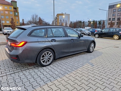 BMW Seria 3 318d Touring Luxury Line