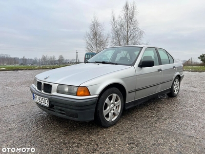 BMW Seria 3 318i