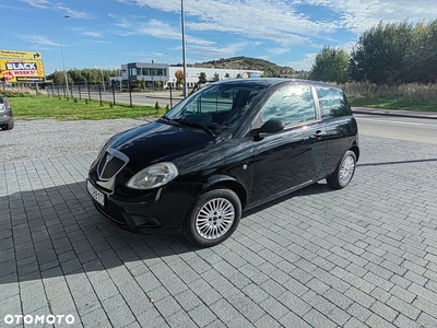 Lancia Ypsilon 1.2 8V Argento (4 os.)