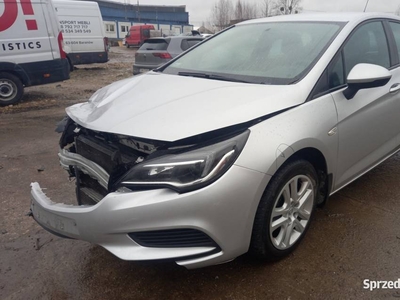 Opel Astra 1.6 CDTI Enjoy z polskiego salonu po stłuczce