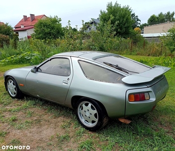 Porsche 928