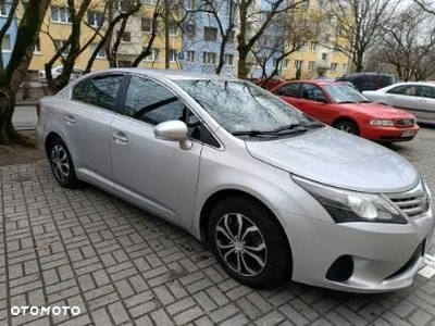 Toyota Avensis 1.6 Luna