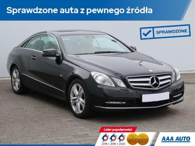 Używane Mercedes-Benz Klasa E - 76 000 PLN, 70 556 km, 2011